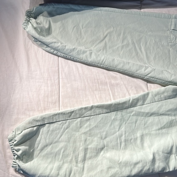 H&M light green stretchy and baggy cargo pants - Picture 2 of 6